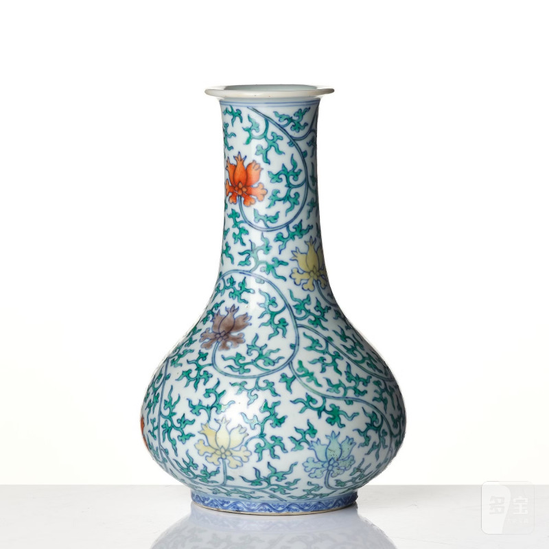 A Ming-style doucai vase, - 图4
